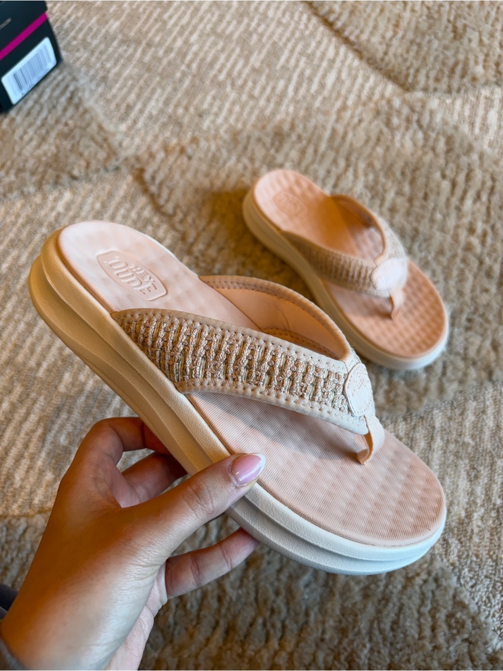 Hey Dude Women's Beige Woven Strap Flip Flop Sandals BRAND NEW NEVER WORN